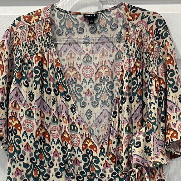 Torrid Womens Plus Size Patterned Blouse Size 3 - Picture 2 of 5